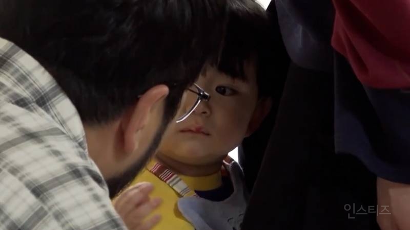 20년이 지나도 여전히 아기들이 무서워하는 김태우 | 인스티즈