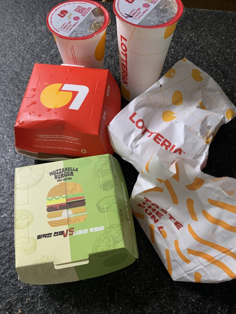 [잡담] 삐딱한 천재vs 나폴리 맛피아 롯데리아 버거 후기 | 인스티즈