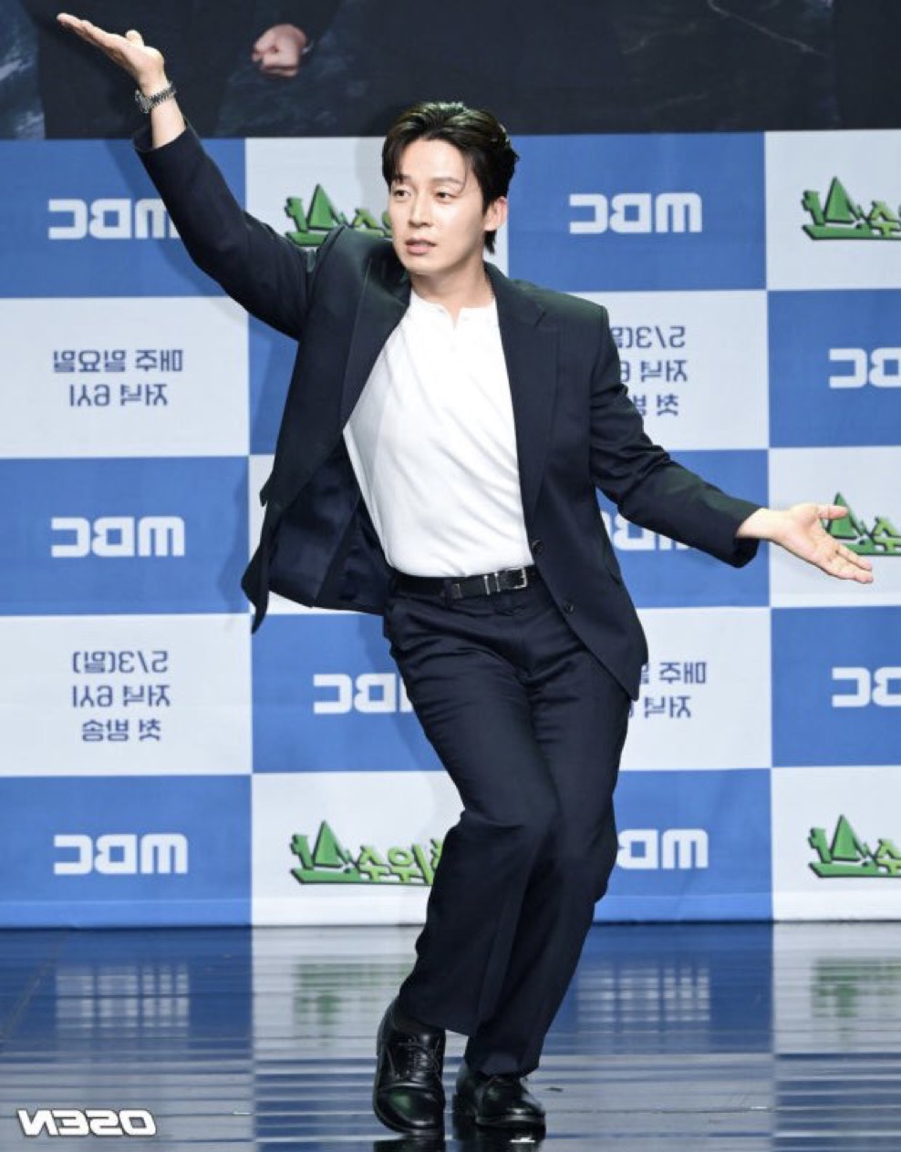 [잡담] 에스파 돌출 무대 되게 허경환같다 | 인스티즈