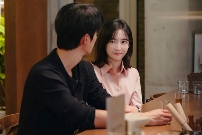 [정보/소식] 내일도출근) 서인국♥박지현 오붓, 회사 밖 단둘이 만났다 (내일도 출근!) | 인스티즈