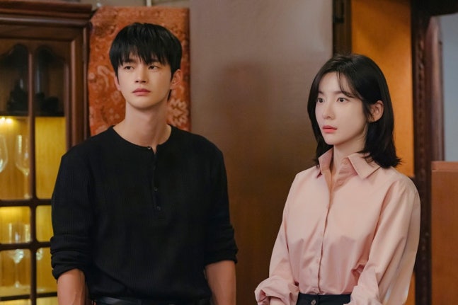 [정보/소식] 내일도출근) 서인국♥박지현 오붓, 회사 밖 단둘이 만났다 (내일도 출근!) | 인스티즈