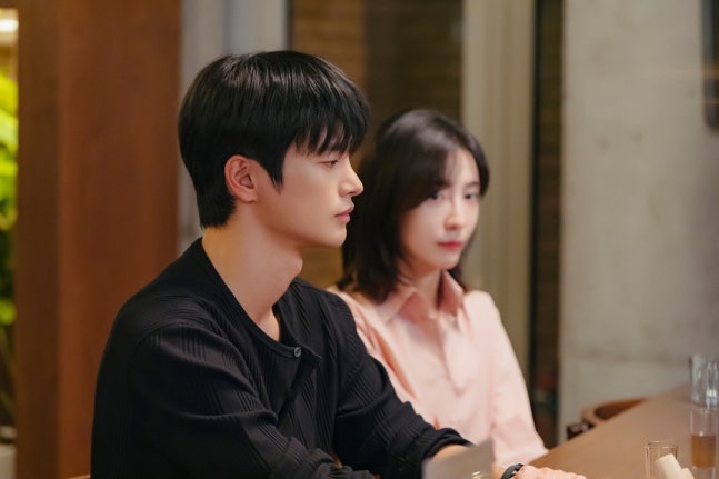 [정보/소식] 내일도출근) 서인국♥박지현 오붓, 회사 밖 단둘이 만났다 (내일도 출근!) | 인스티즈