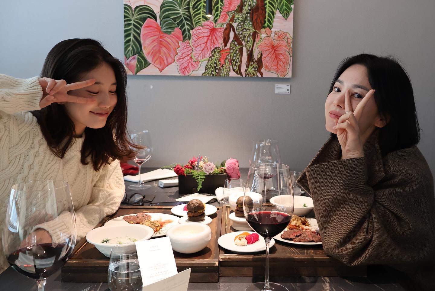 [잡담] 느낌 좋은 송혜교 수지 투샷 모음 | 인스티즈