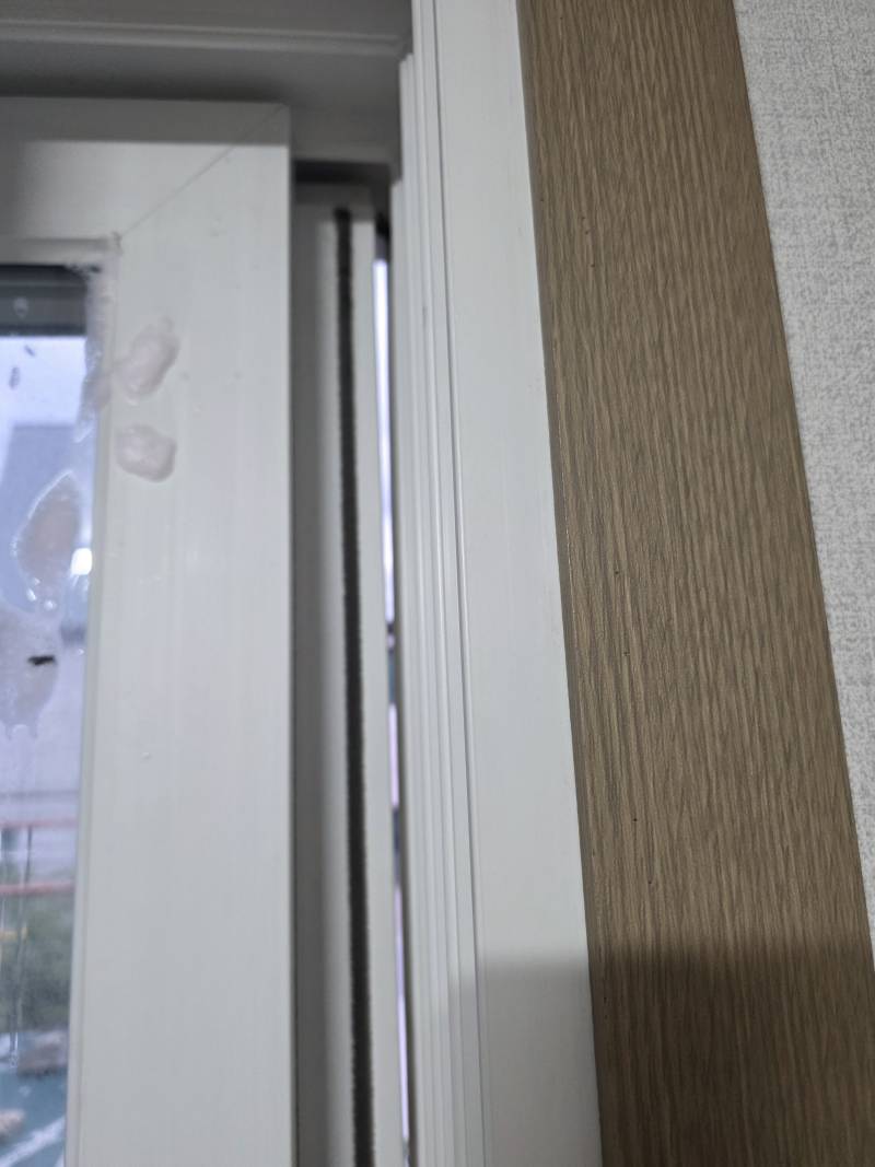 [잡담] 월세방인데 집주인한테 창문 다시 해달라 해도 돼..? | 인스티즈