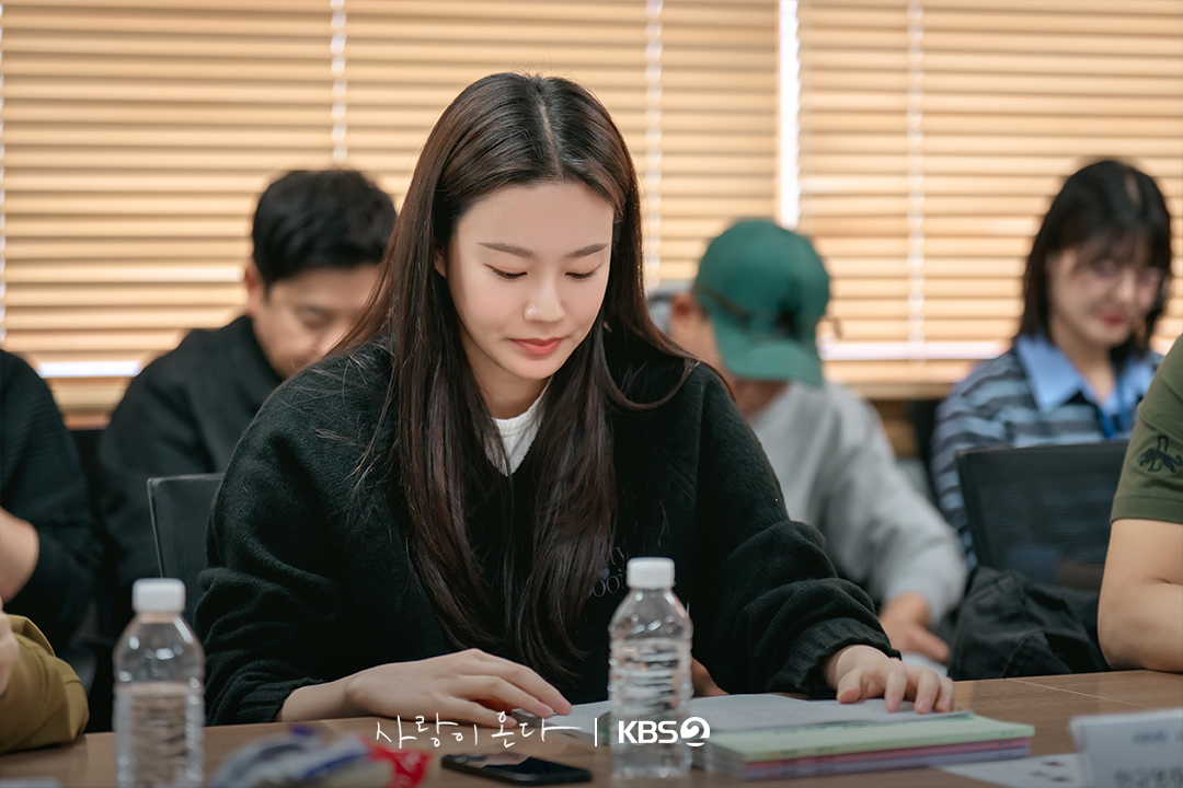 [잡담] 사랑이온다) 첫 만남부터 완성된 케미✨따뜻한 웃음과 설렘이 가득했던 대본리딩 현장📖 | 인스티즈