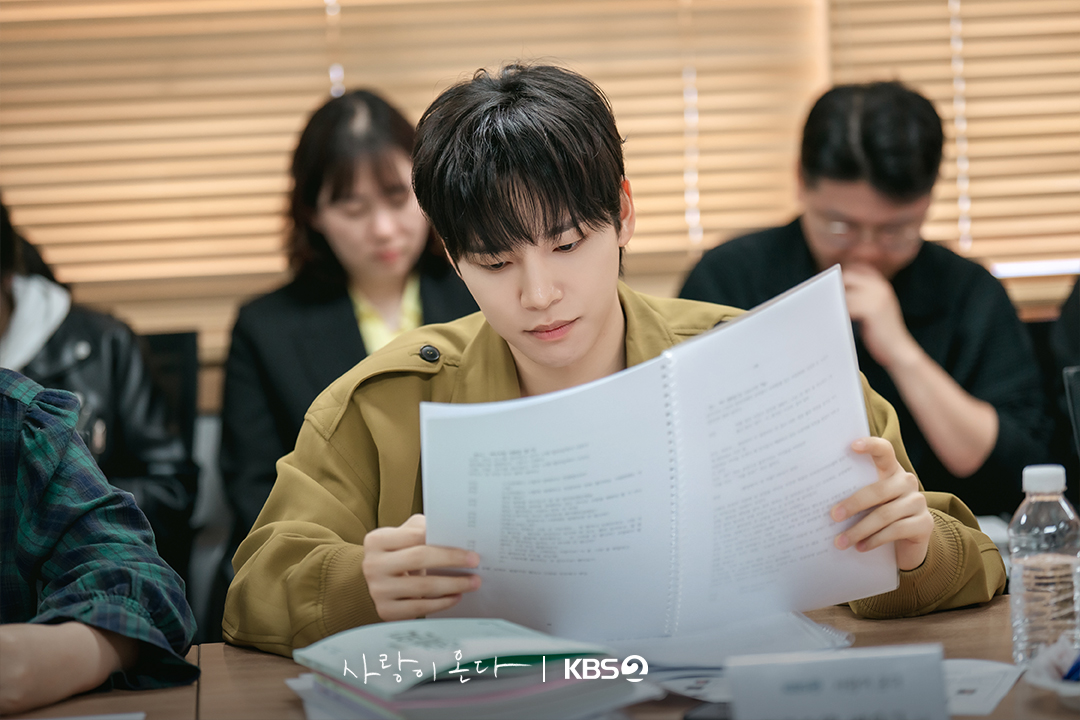 [잡담] 사랑이온다) 첫 만남부터 완성된 케미✨따뜻한 웃음과 설렘이 가득했던 대본리딩 현장📖 | 인스티즈