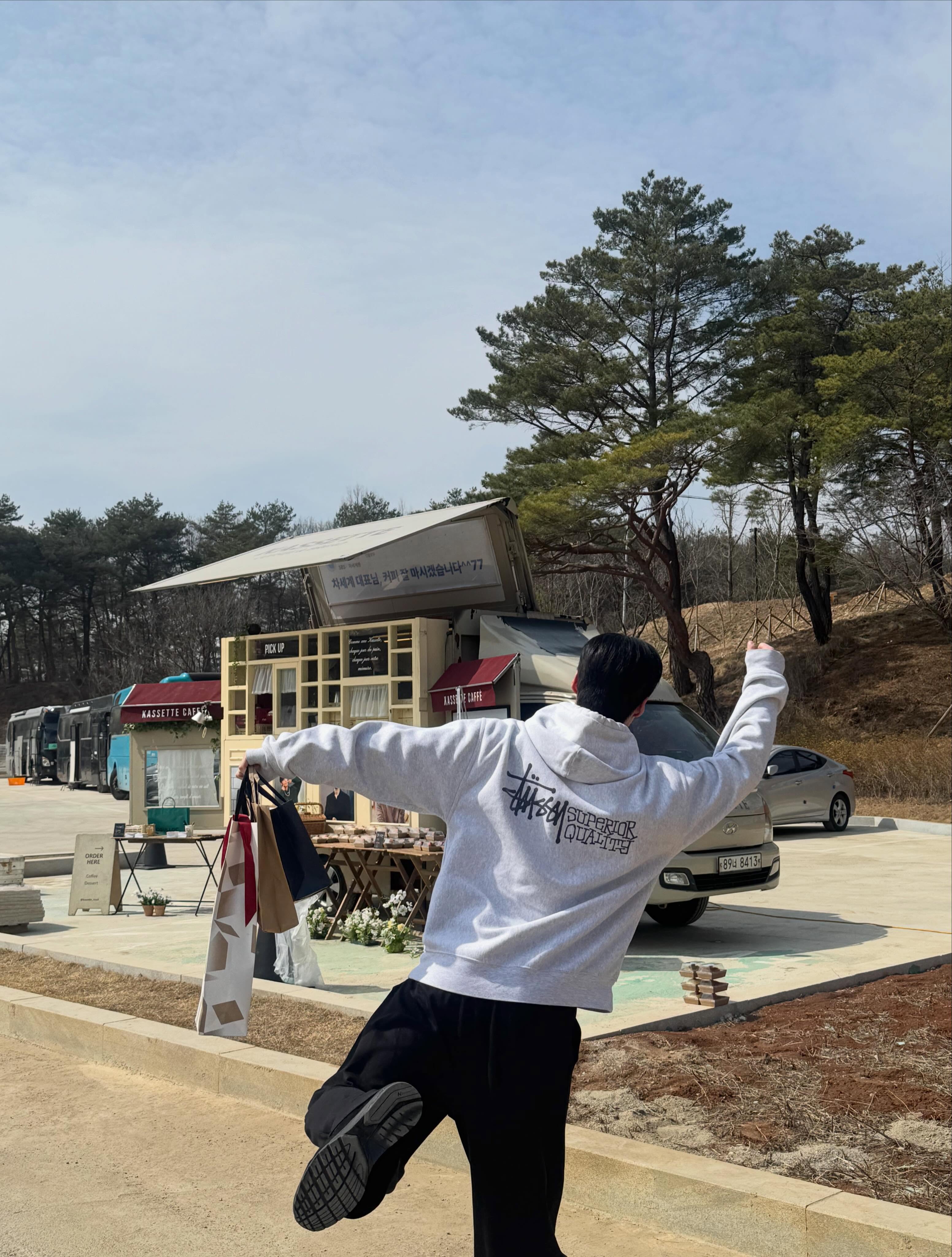 [잡담] 멋진신세계) 허남준 스탭이 올려준 현장 사진영상들 (세계서리🤍🧡) | 인스티즈