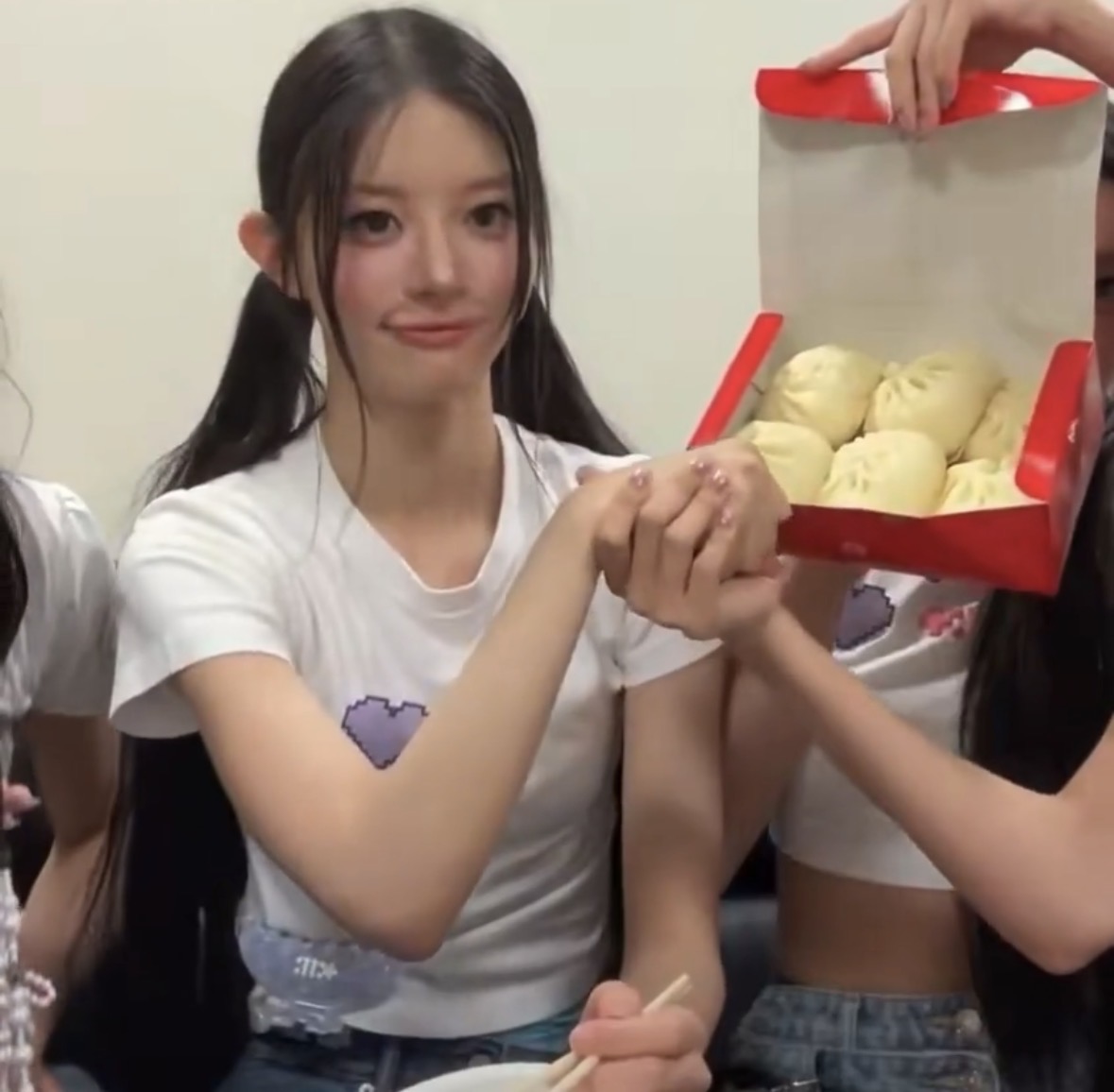 [잡담] 아일릿 만두먹방 하는데 | 인스티즈