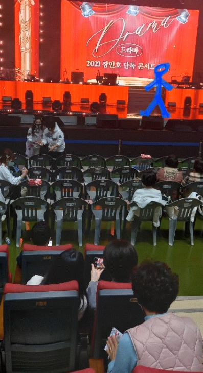 [잡담] 아직 안자는 큰방익들...티켓팅 자리좀 골라줘 ㅠㅠㅠㅠㅠㅠㅠㅠ | 인스티즈