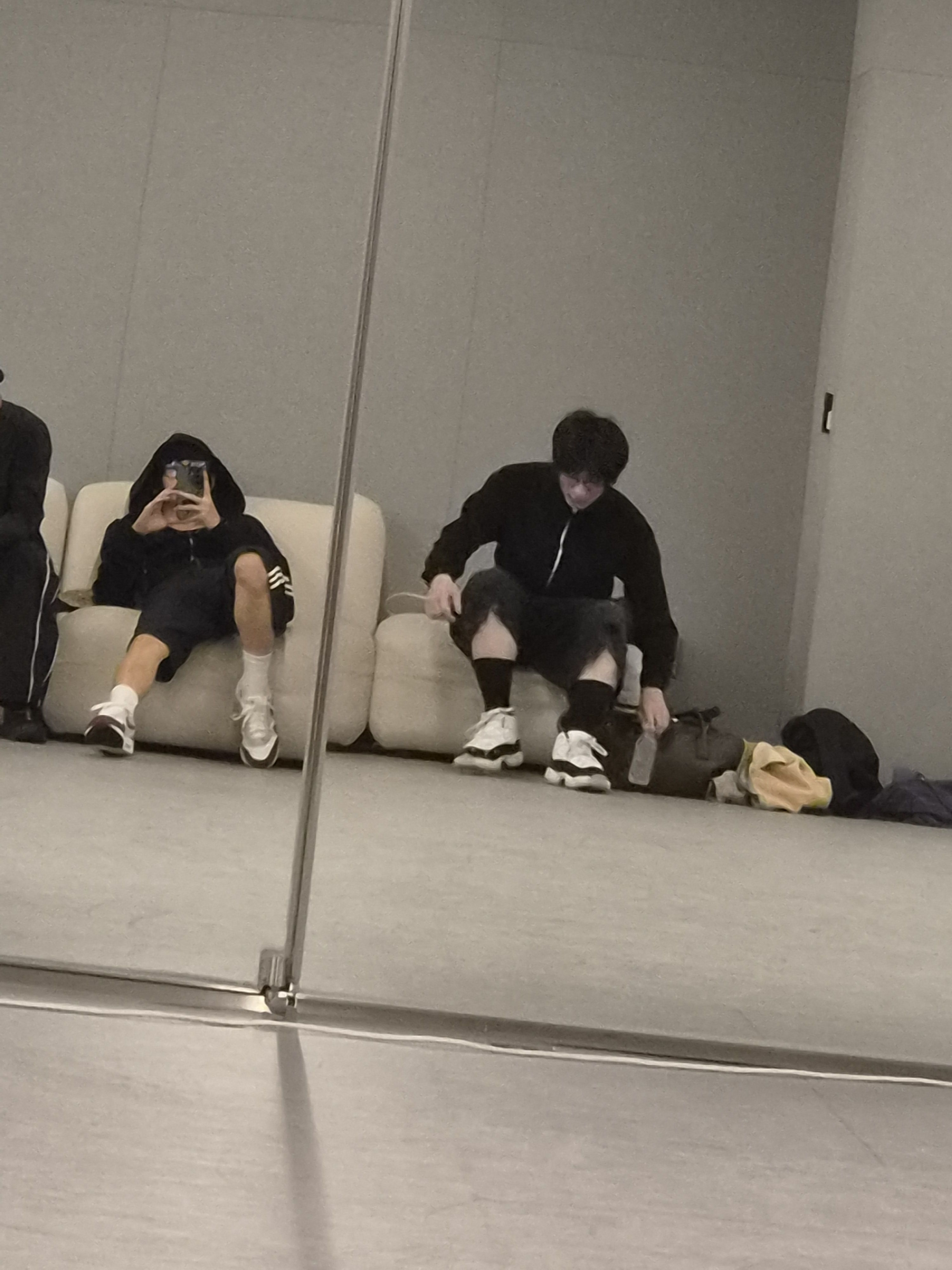 [잡담] 앤톤 장딴지 대박 (p | 인스티즈