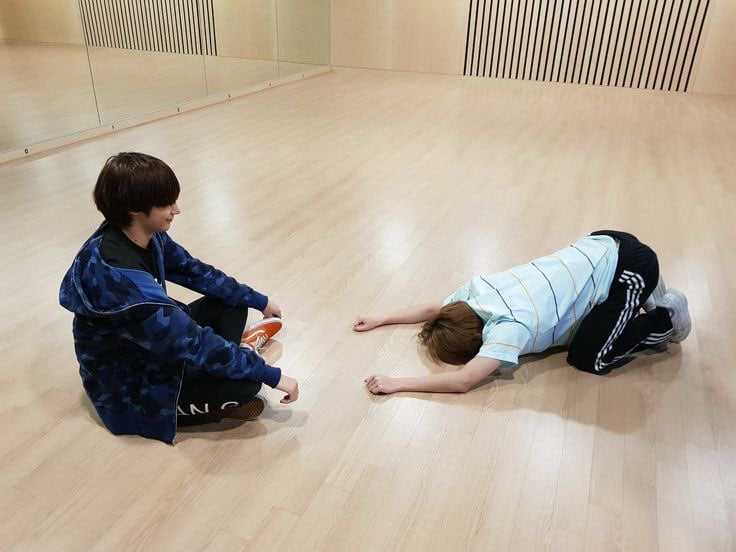 [잡담] 투바투가 멤버끼리 내가 졌소 인증하는 법ㅋㅋㅋㅋㅋ | 인스티즈