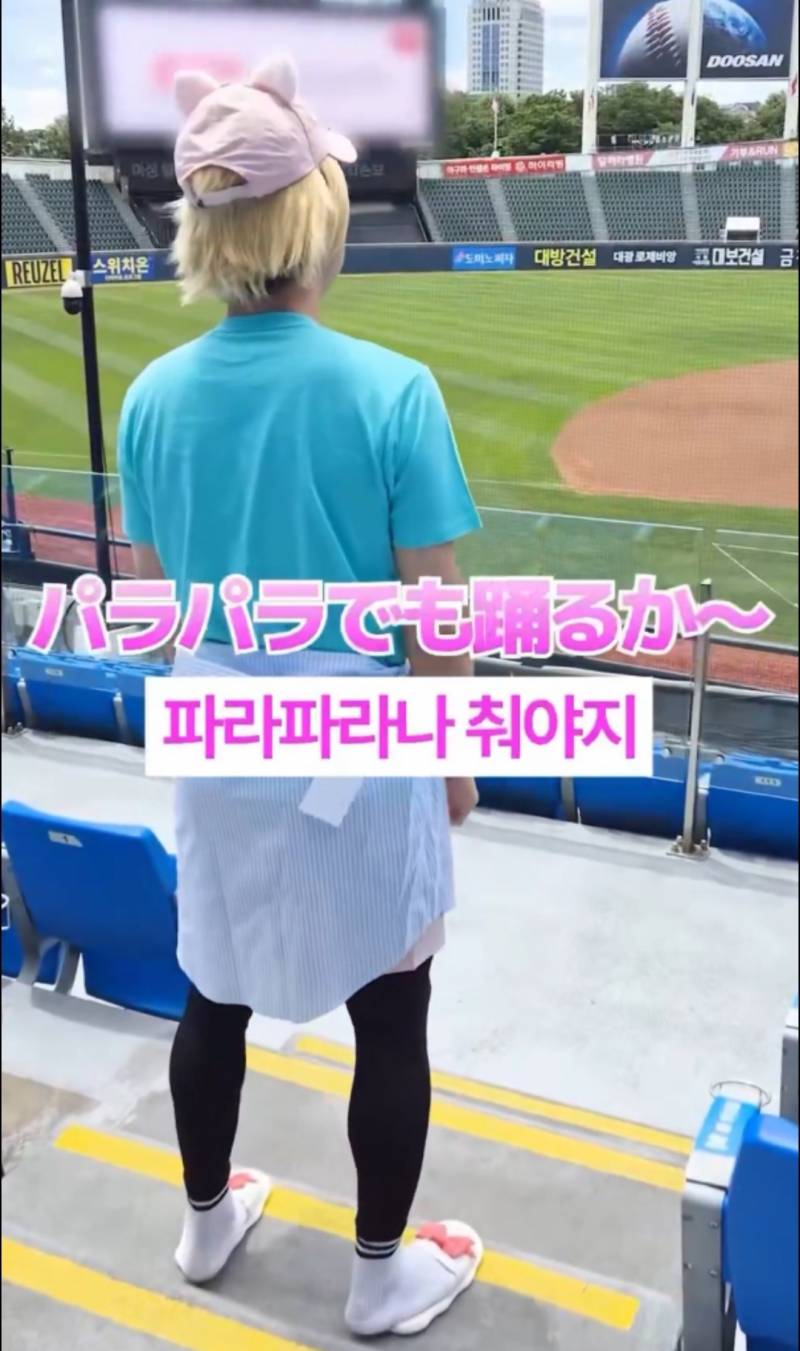 [잡담] 진짜 코디까지 똑같이 따라한게 웃김 | 인스티즈
