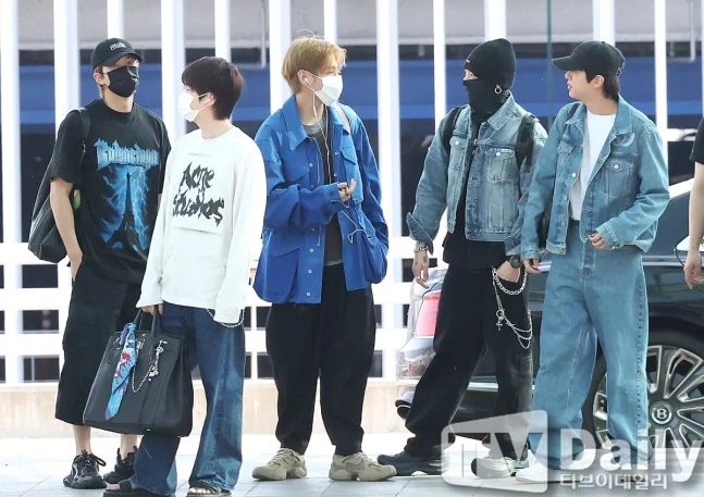 [잡담] 오늘 공항 방탄 너무 느좋이다 | 인스티즈