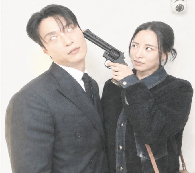 [잡담] 멋진신세계) 허남준 감전씬에서 누나보다 흰자 덜 뒤집은거 아쉬워서 | 인스티즈