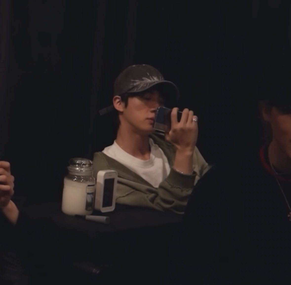 [잡담] 방탄 진 이런 느낌 좋다 | 인스티즈