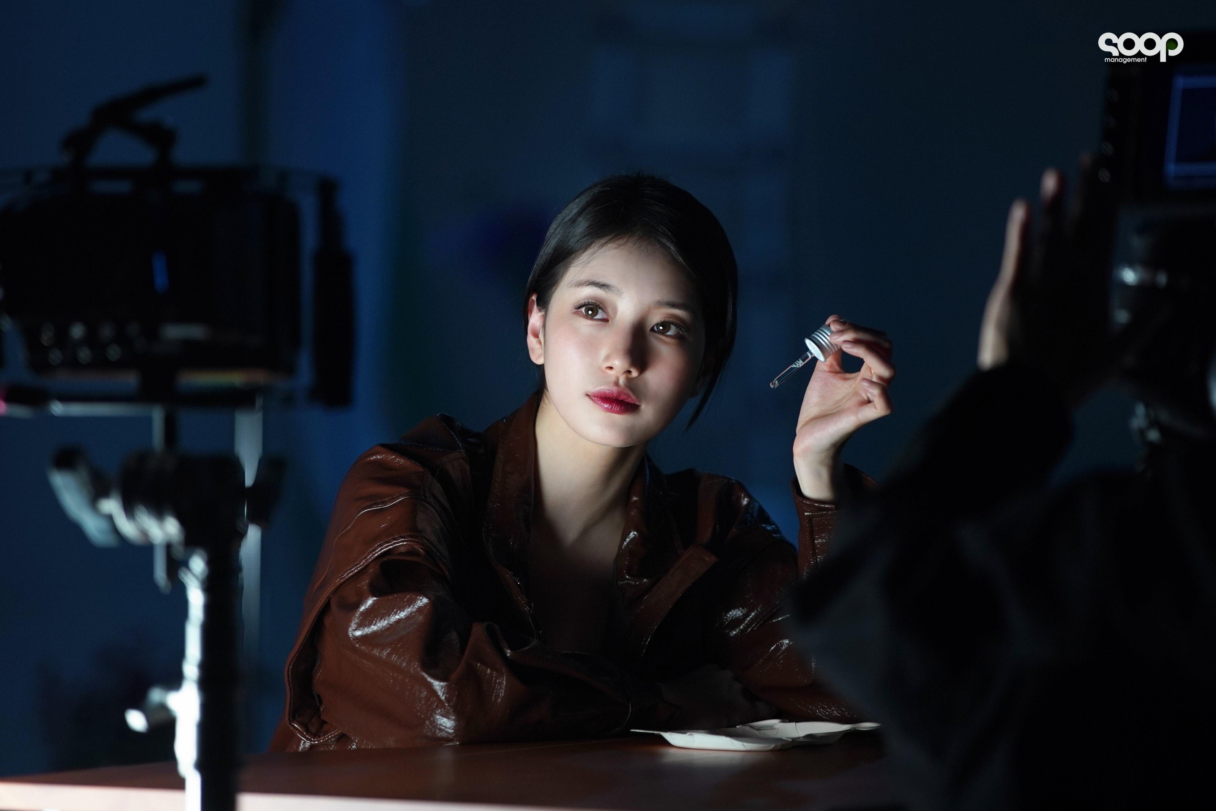 [잡담] 수지) 260624 수지 소속사 트위터 올린 아누아 비하인드 사진들 | 인스티즈