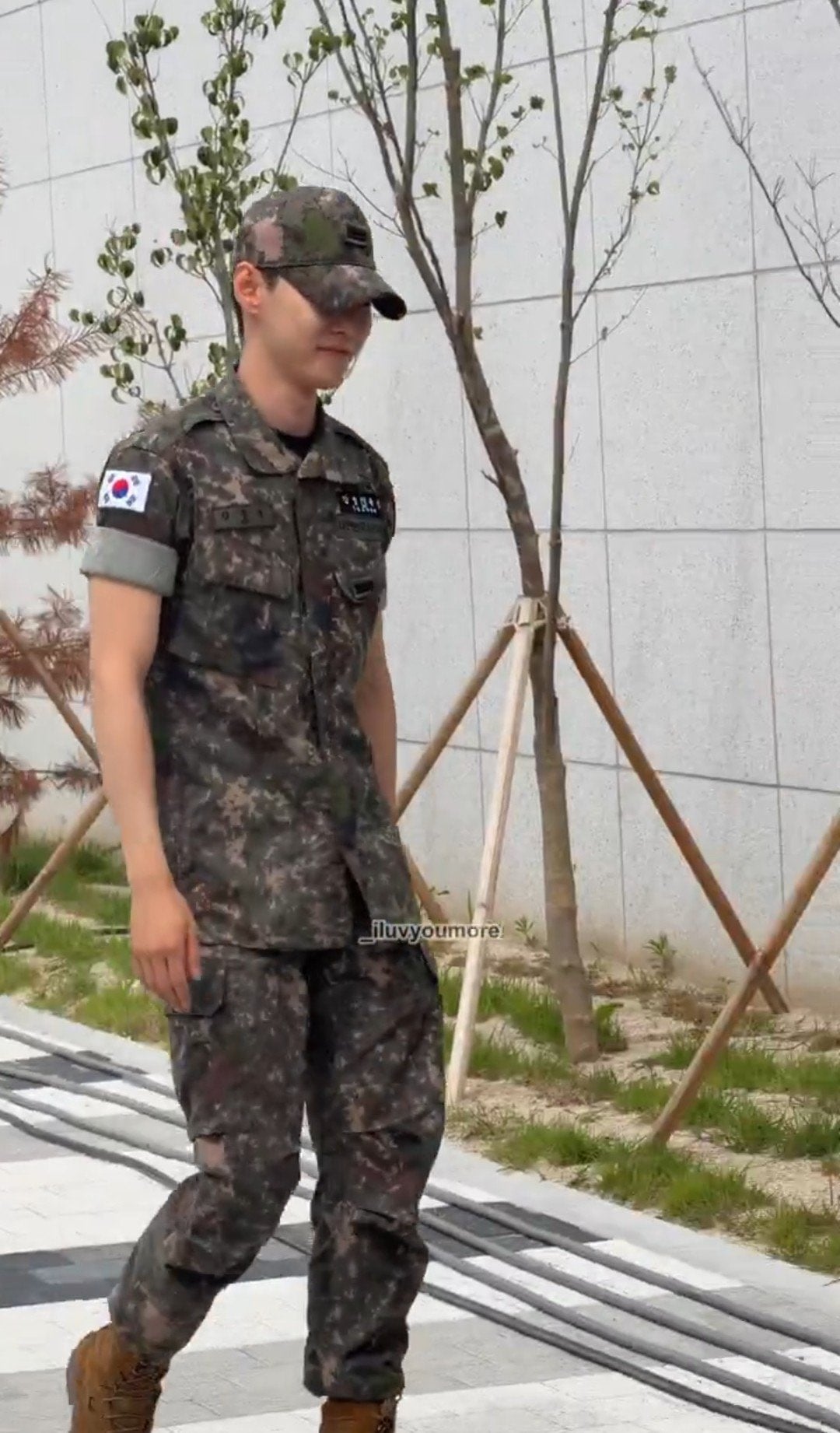 [잡담] 도영이 ㅋㅋㅋ 팬들 보고 기분좋은거 못숨기넹 | 인스티즈