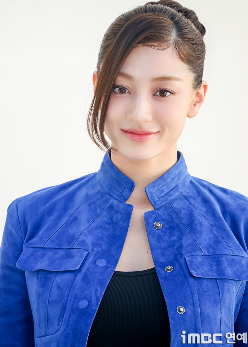[잡담] 260624 톰 포드 뷰티 '타오르미나 오렌지' 론칭 포토월 트와이스 지효 기사사진 | 인스티즈