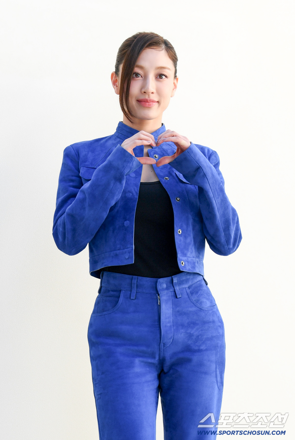 [잡담] 260624 톰 포드 뷰티 '타오르미나 오렌지' 론칭 포토월 트와이스 지효 기사사진 | 인스티즈