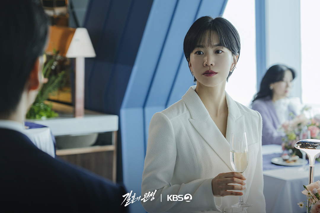 [잡담] 결혼의완성) 축하 분위기 속 마주한 차가운 눈빛말없이 이어지는 위태로운 부부의 신경전🥂 | 인스티즈