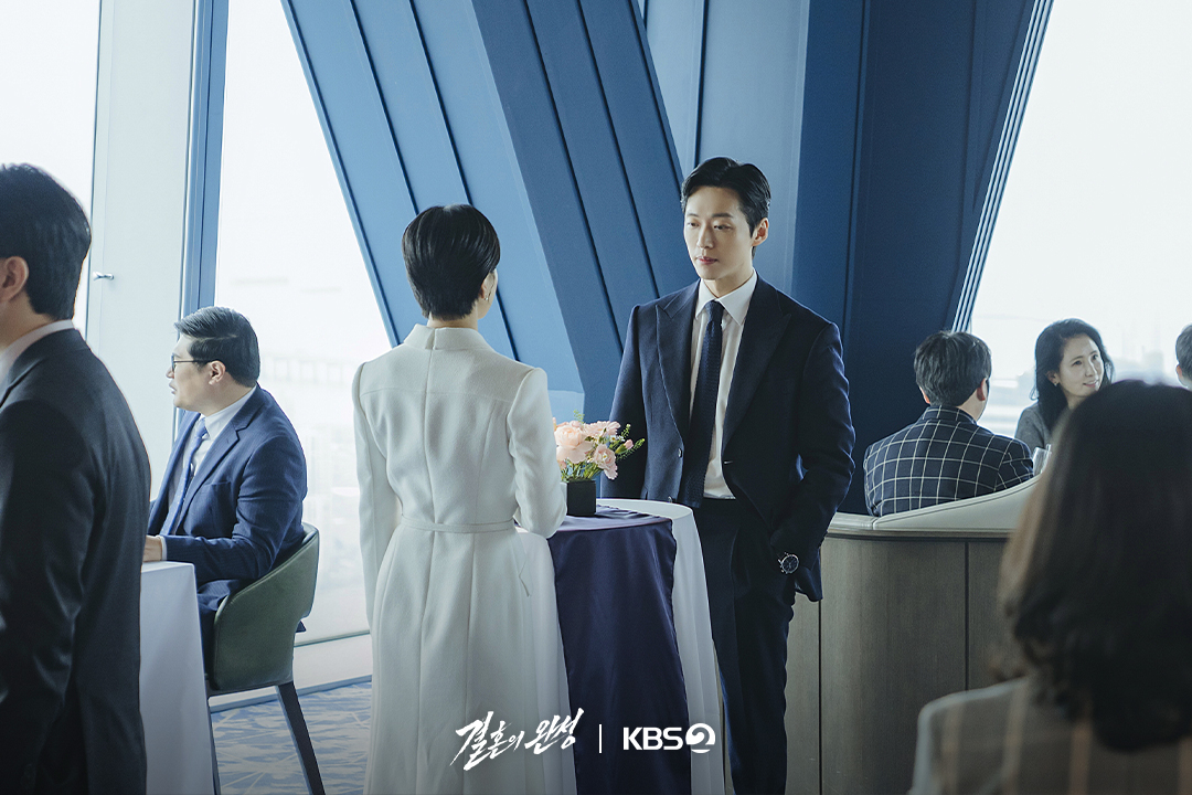 [잡담] 결혼의완성) 축하 분위기 속 마주한 차가운 눈빛말없이 이어지는 위태로운 부부의 신경전🥂 | 인스티즈