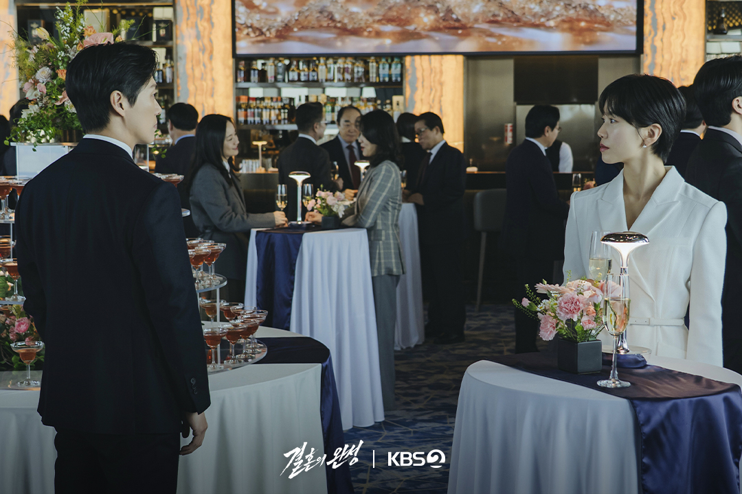 [잡담] 결혼의완성) 축하 분위기 속 마주한 차가운 눈빛말없이 이어지는 위태로운 부부의 신경전🥂 | 인스티즈
