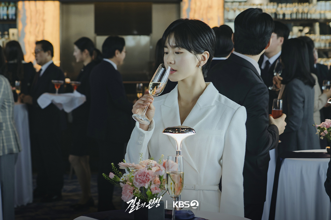 [잡담] 결혼의완성) 축하 분위기 속 마주한 차가운 눈빛말없이 이어지는 위태로운 부부의 신경전🥂 | 인스티즈