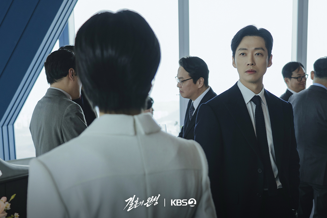[잡담] 결혼의완성) 축하 분위기 속 마주한 차가운 눈빛말없이 이어지는 위태로운 부부의 신경전🥂 | 인스티즈