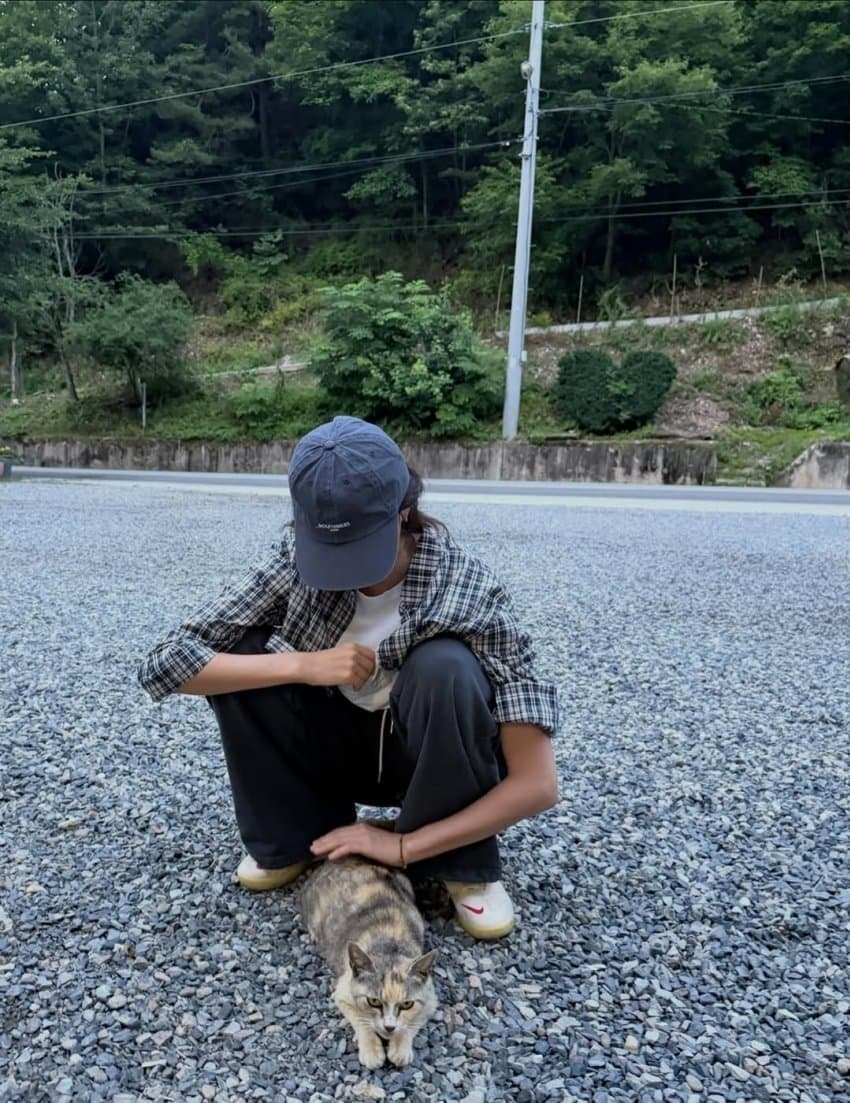 [잡담] 블핑 지수 인스타에 올라온 정호연 지디 신발신었네 | 인스티즈
