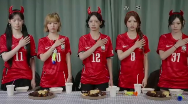 [정보/소식] 리센느 미나미, 3만7천명 앞에서 '국기에 경례'…한국전 중계 태도 화제 | 인스티즈