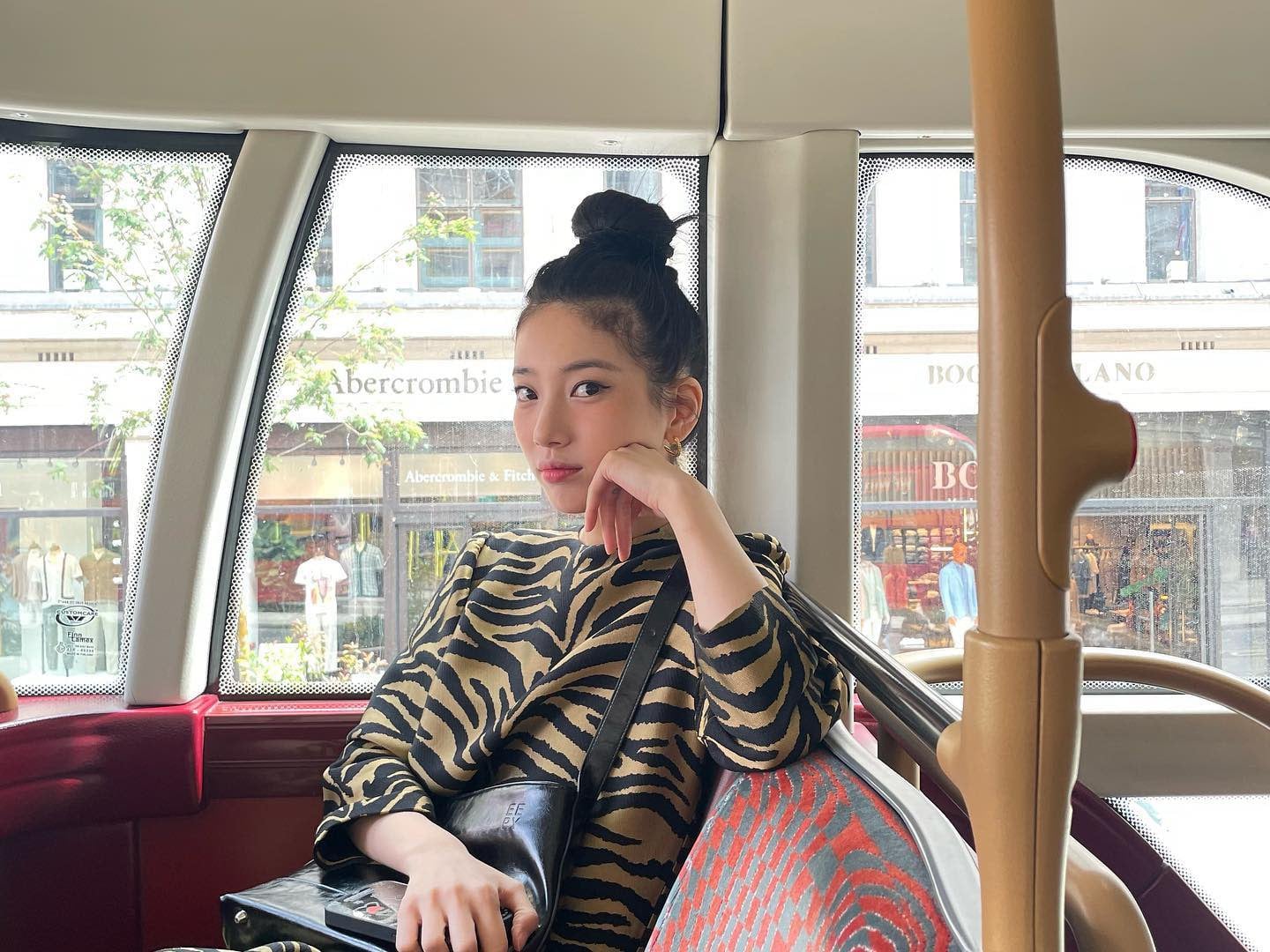 [잡담] 수지) 인스타 일상 속 수지 똥머리 | 인스티즈