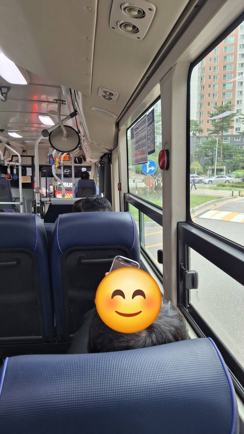 [잡담] 신기 처음 타보는 버스다 | 인스티즈
