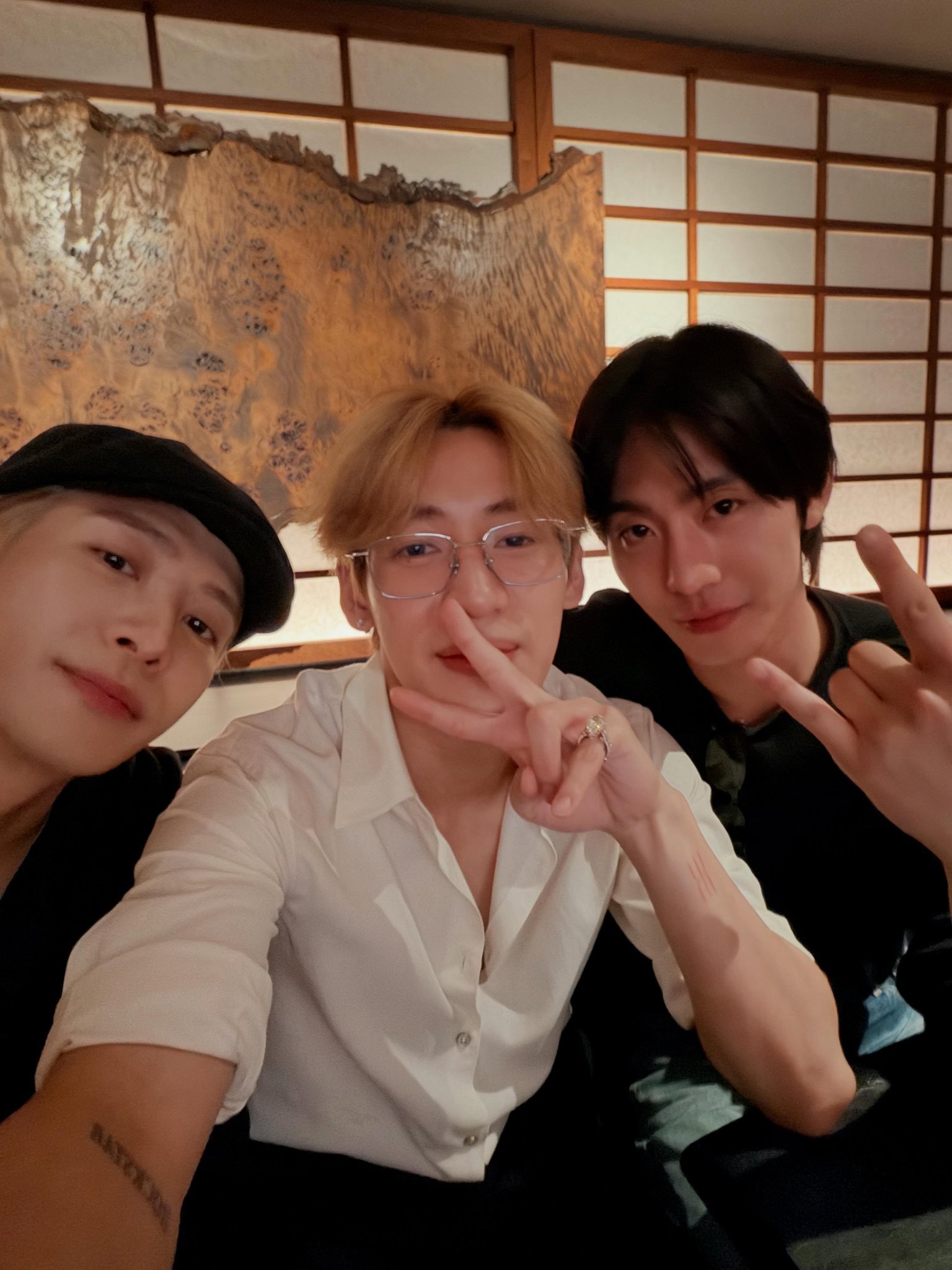 [잡담] 잭슨 뱀뱀 안효섭 쓰리샷 | 인스티즈