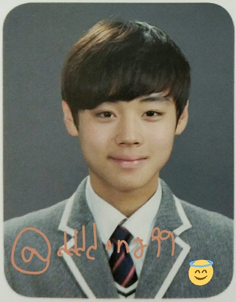 [잡담] 박지훈 턱 안자란거 진짜 신기…정말 그~대로 컸음 | 인스티즈