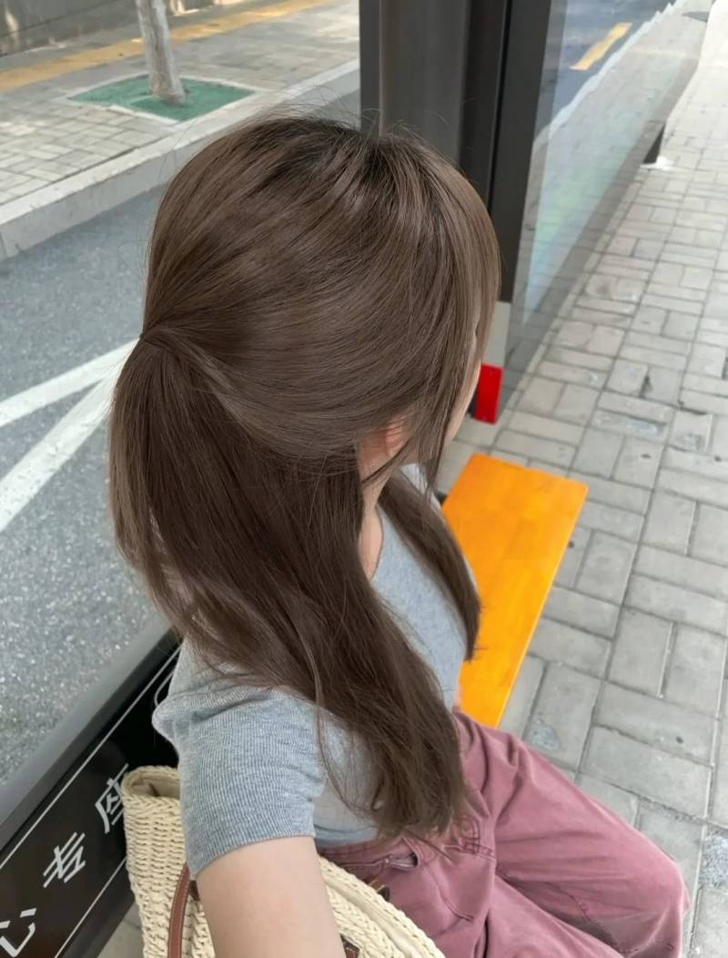 [잡담] 익들아 핑크 잘 안받는 봄웜 이 머리색 어떨거같앺? | 인스티즈