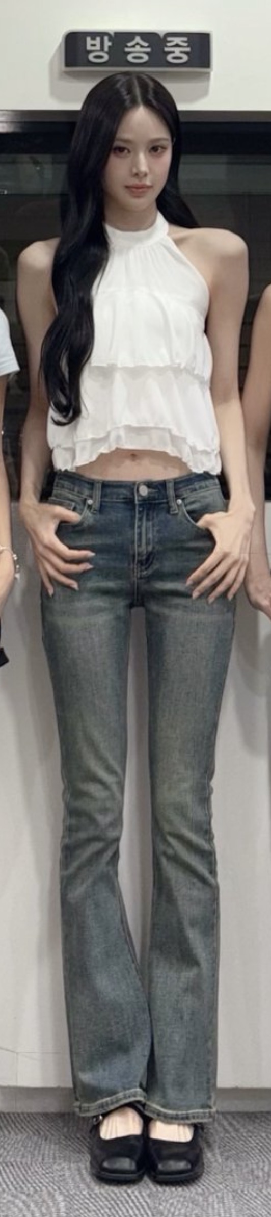 [잡담] 이즈나 방지민이 입은 옷 정보 뜬 거 있어? | 인스티즈