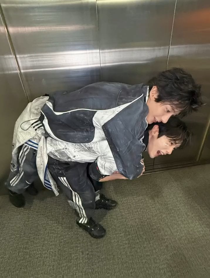 [잡담] 라이즈 사진에서 담당형제 분위기 개잘보임 ㅋㅋㅋㅋㅋ | 인스티즈