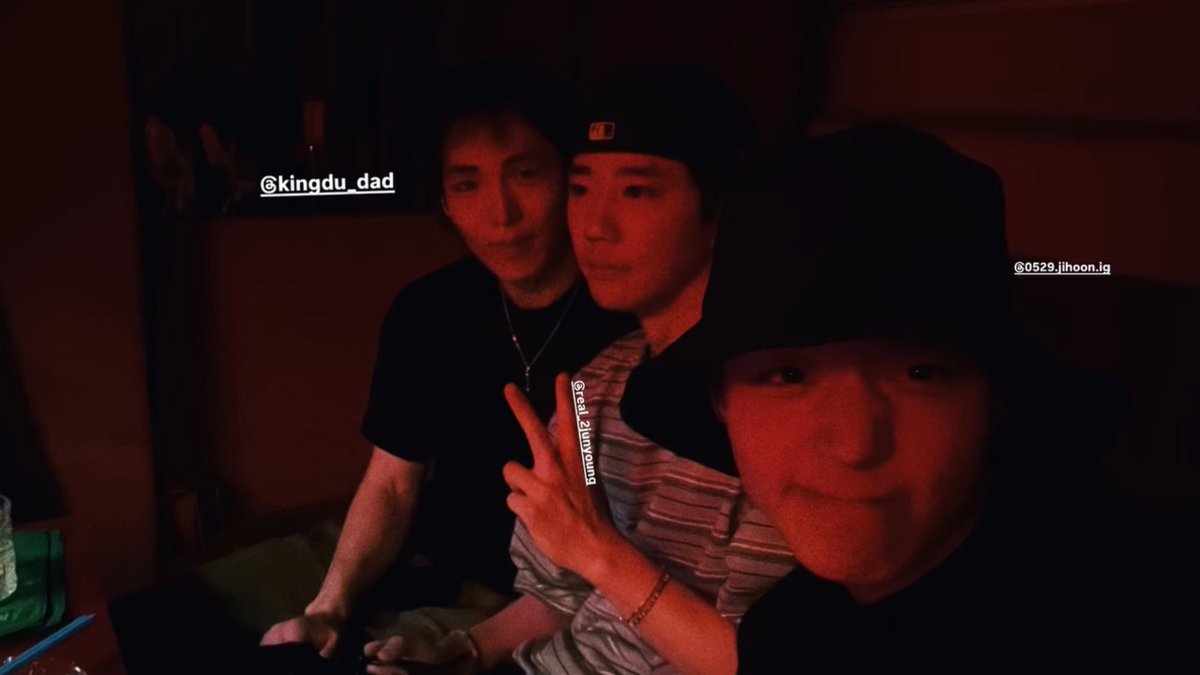 [잡담] 이준영 박지훈 사진도 완전 약영 찍을 때 올라왔던 사진 같네 ㅋㅋㅋ | 인스티즈