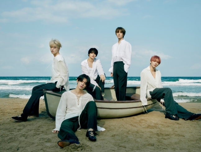 [정보/소식] 투모로우바이투게더(TXT) 'Devil by the Window', 스포티파이 억대 스트리밍 곡 추가 | 인스티즈