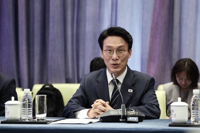 [정보/소식] "태극기 거꾸로 달지 마”…비와이, 김민석 논란 속 올린 글 | 인스티즈