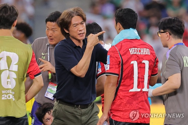 [정보/소식] 속보) 홍명보 감독 입 열다 "데이터상 문제 없는데…선수들 안 뛰는 것처럼 보여"→"전술 변화는 없다 (과달라하라 현장 인터뷰) | 인스티즈