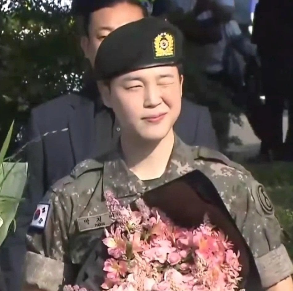 [잡담] 지민 진짜 뽀얗다 | 인스티즈