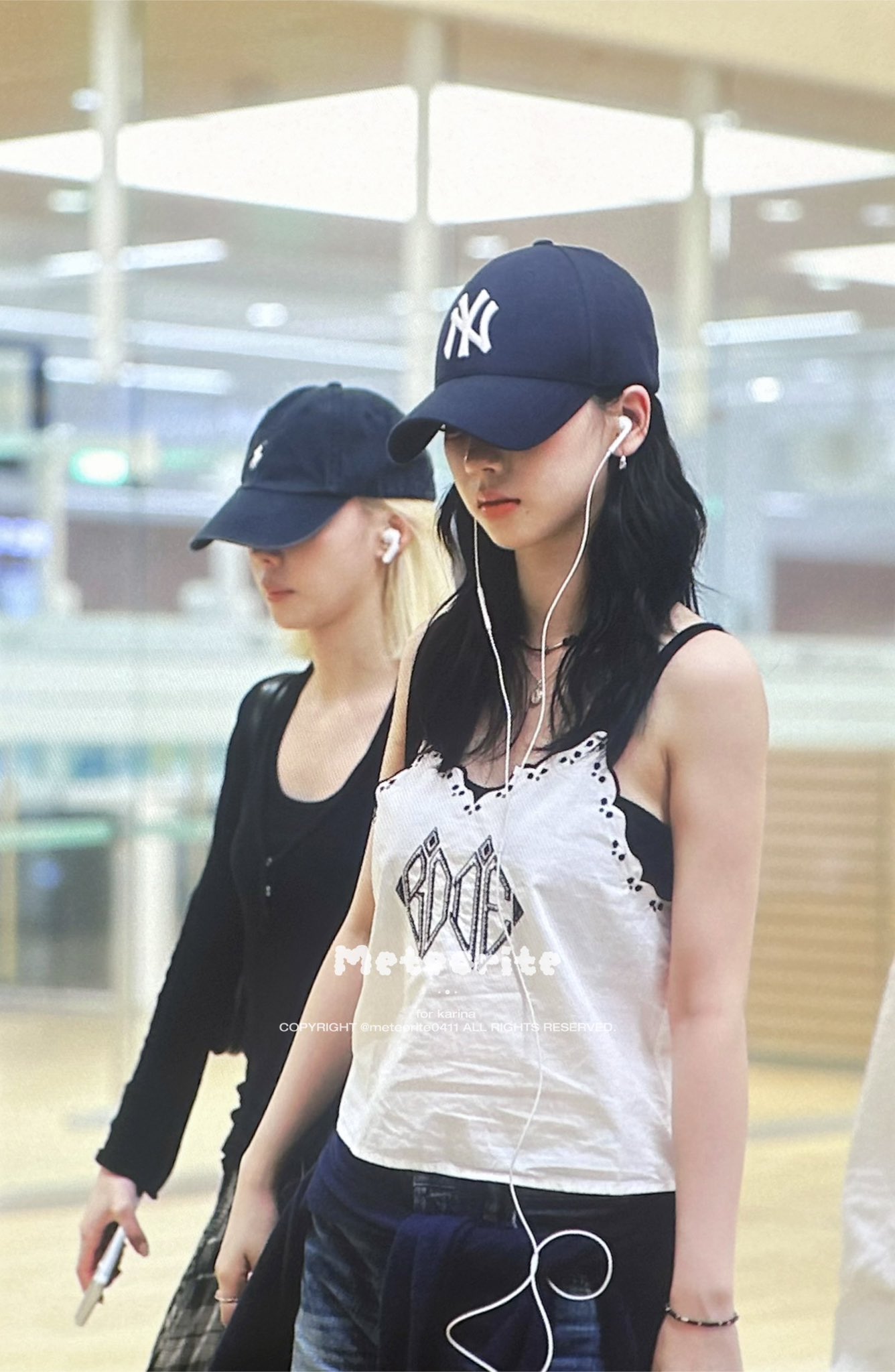 [잡담] 오늘 공항 입국한 카리나 | 인스티즈