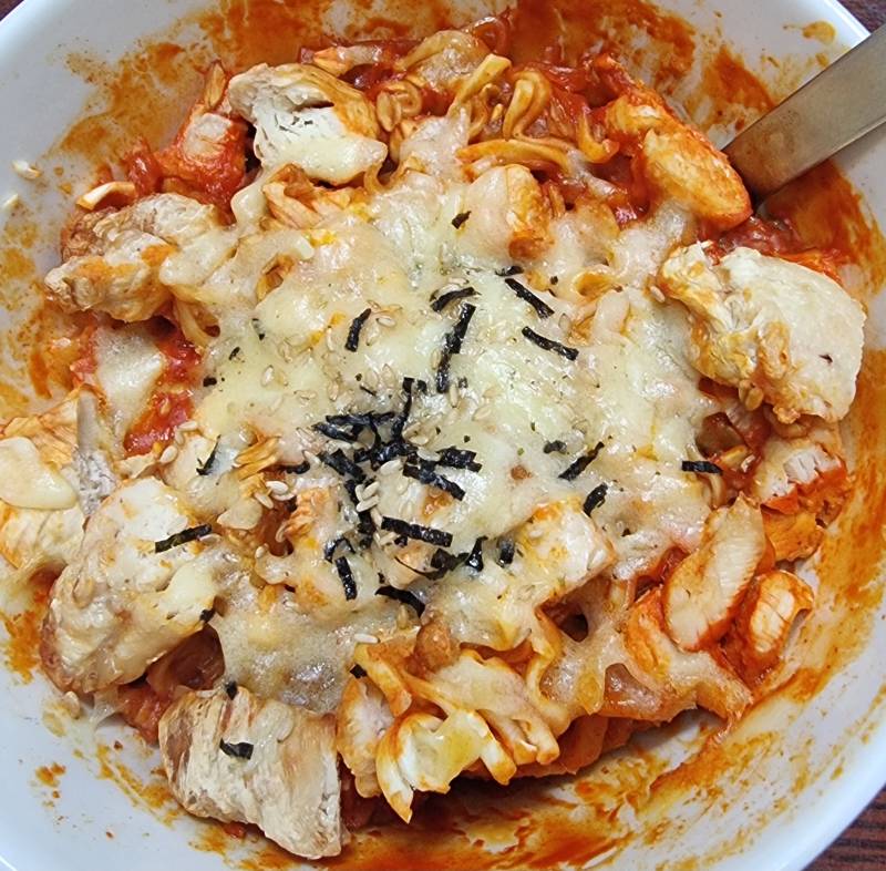 [잡담] 불닭볶음면을 두봉지 먹고싶지만 칼로리 탄수폭탄이 걱정돼 하는 파니NUNA가 있다면 | 인스티즈