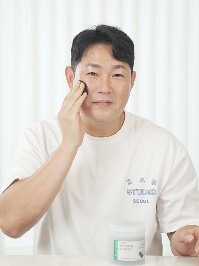 [잡담] 양의지 더마토리 패드 정면사진은 미니 사이즈로 찍은게 맞고 이게 도경수랑 같은 사이즈 패드로 찍은거래 | 인스티즈