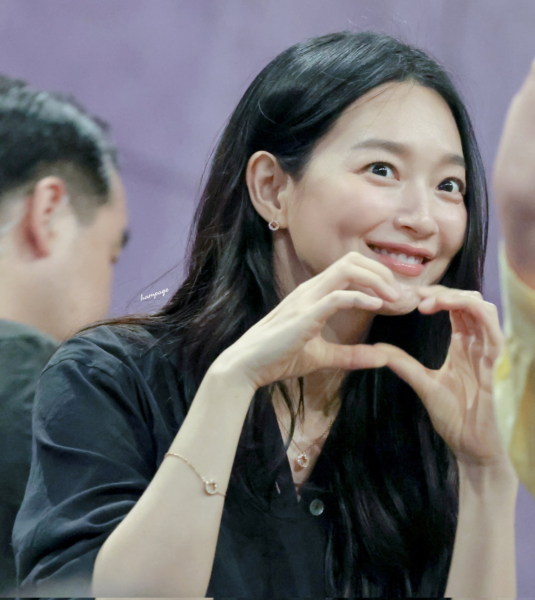 [잡담] 신민아) 260627 영화 눈동자 무대인사 참석한 신민아 | 인스티즈