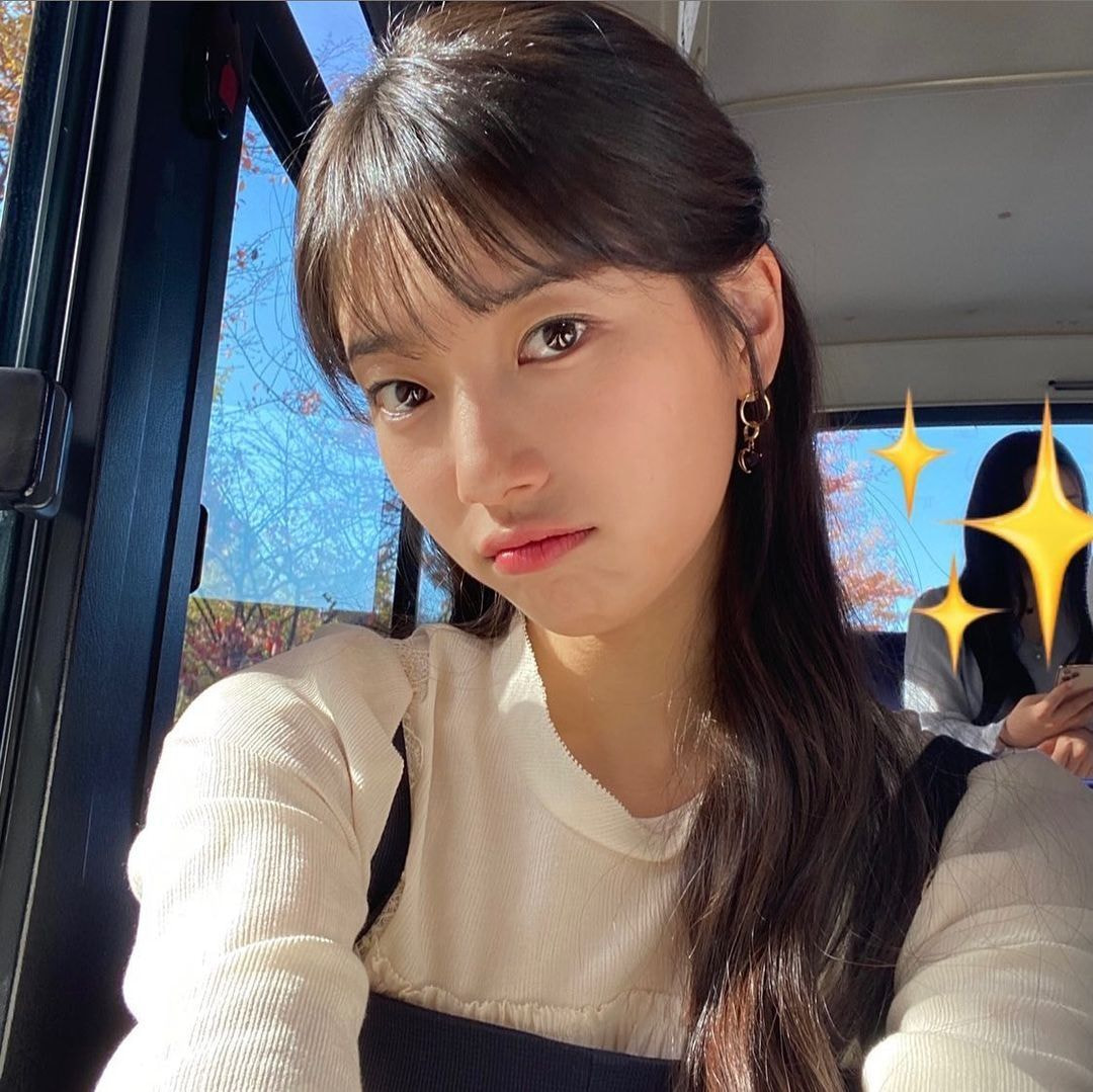 [잡담] 수지로 보는 자기가 찍는 셀카와 남이 찍어준 사진의 차이 | 인스티즈