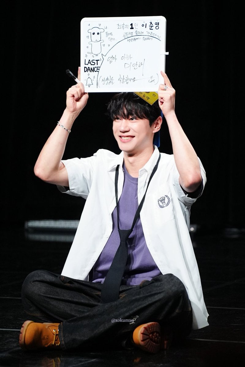 [잡담] 이준영 ㅋㅋㅋㅋ강회장 해외인터뷰 찍으면서 도전골든벨 따라하는거 | 인스티즈