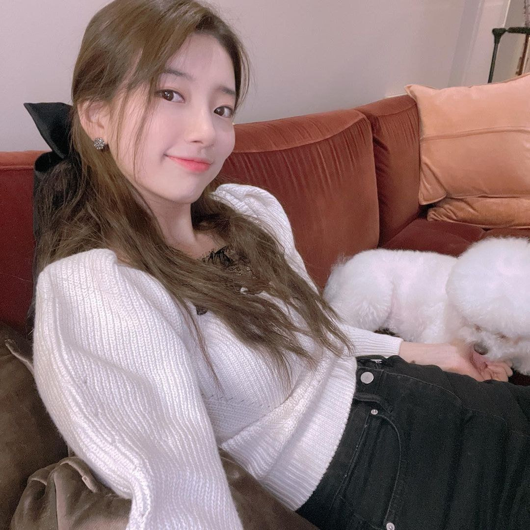 [잡담] 수지로 보는 자기가 찍는 셀카와 남이 찍어준 사진의 차이 | 인스티즈