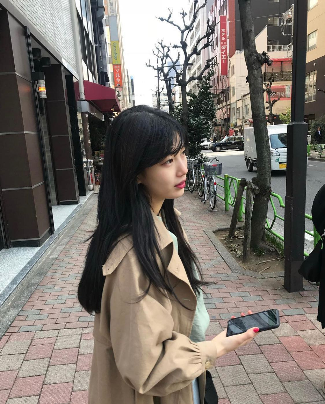 [잡담] 수지로 보는 자기가 찍는 셀카와 남이 찍어준 사진의 차이 | 인스티즈